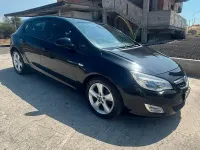 Usata Opel Astra 110 CV (80 kW) 2011 Nero Berlina