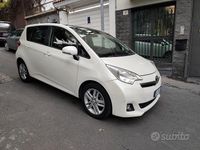 Usata Toyota Verso-S 99 CV (72 kW) 2012 Bianco Monovolume