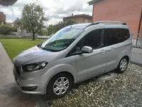 Usata Ford Tourneo Courier 75 CV (55 kW) 2018 Argento Monovolume