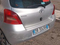 Usata Toyota Yaris 65 CV (47 kW) 2010 Grigio Utilitaria