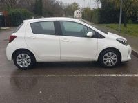 Usata Toyota Yaris Cool 90 CV (66 kW) 2015 Utilitaria