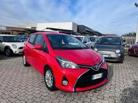 Usata Toyota Yaris Lounge 69 CV (50 kW) 2015 Rosso Berlina