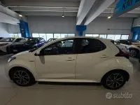 Usata Toyota Yaris Hybrid Trend 116 CV (85 kW) 2021 Bianco Berlina