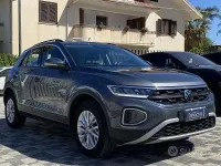 Usata VW T-Roc Life 116 CV (85 kW) 2023 Grigio SUV