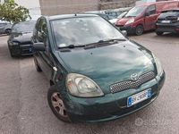 Usata Toyota Yaris 65 CV (47 kW) 2004 Verde Utilitaria