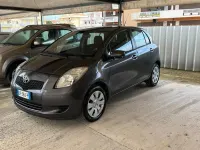 Usata Toyota Yaris 69 CV (50 kW) 2010 Grigio Utilitaria