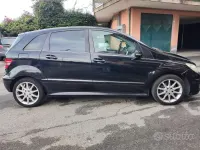 Usata Mercedes B180 140 CV (102 kW) 2007 Nero Monovolume