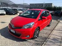 Usata Toyota Yaris Lounge 69 CV (50 kW) 2014 Rosso Utilitaria