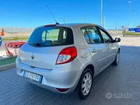 Usata Renault Clio II 75 CV (55 kW) 2010 Grigio Berlina