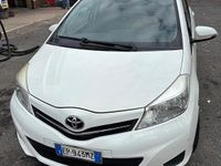 Usata Toyota Yaris 90 CV (66 kW) 2013 Bianco Utilitaria
