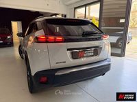 Usata Peugeot 2008 Allure 102 CV (75 kW) 2023 Grigio chiaro SUV