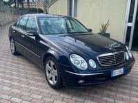 Usata Mercedes E320 Avantgarde 224 CV (164 kW) 2006 Blu Berlina