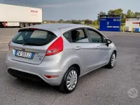 Usata Ford Fiesta 75 CV (55 kW) 2009 Grigio Berlina