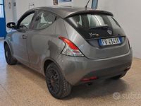 Usata Lancia Ypsilon 69 CV (50 kW) 2015 Grigio Utilitaria