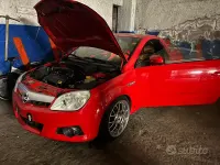 Usata Opel Tigra 90 CV (66 kW) 2006 Rosso Cabrio