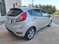 Usata Ford Fiesta Titanium 75 CV (55 kW) 2013 Grigio Utilitaria