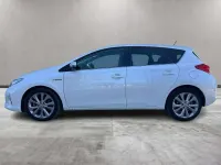 Usata Toyota Auris Hybrid Lounge 99 CV (72 kW) 2014 Bianco Berlina