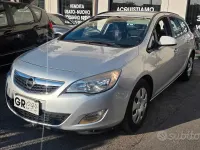 Usata Opel Astra Cosmo 110 CV (80 kW) 2011 Grigio Station wagon