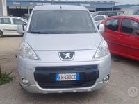 Usata Peugeot Partner Tepee Outdoor 92 CV (67 kW) 2011 Grigio Monovolume