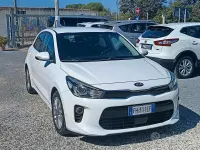 Usata Kia Rio 101 CV (74 kW) 2017 Bianco Berlina