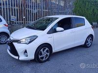 Usata Toyota Yaris Hybrid Active 73 CV (53 kW) 2016 Bianco Berlina