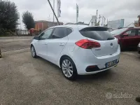 Begagnad Kia Ceed 90 HK (66 kW) 2015 Vit Halvkombi