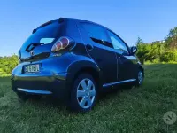 Usata Toyota Aygo 68 CV (50 kW) 2011 Grigio Utilitaria