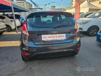 Usata Ford Fiesta Titanium 95 CV (69 kW) 2014 Grigio Utilitaria