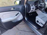 Usata Mercedes B180 Premium 109 CV (80 kW) 2016 Grigio Monovolume