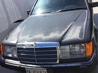Usata Mercedes E200 122 CV (89 kW) 1991 Nero Berlina