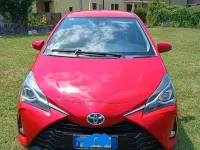Usata Toyota Yaris Hybrid Cool 73 CV (53 kW) 2018 Rosso Berlina