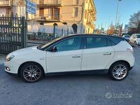 Begagnad Lancia Delta 165 HK (121 kW) 2009 Vit Halvkombi