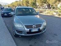 Usata VW Touareg 176 CV (129 kW) 2008 Grigio SUV