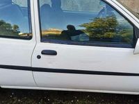 Usata Ford Fiesta 75 CV (55 kW) 1998 Bianco Utilitaria