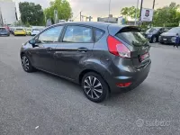Usata Ford Fiesta 75 CV (55 kW) 2016 Grigio Utilitaria