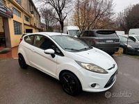 Usata Ford Fiesta 97 CV (71 kW) 2011 Bianco Berlina