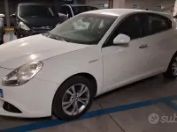 Usata Alfa Romeo Giulietta Distinctive 105 CV (77 kW) 2012 Bianco Utilitaria