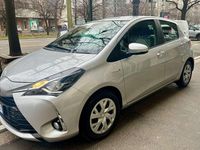 Usata Toyota Yaris Hybrid Business Edition 73 CV (53 kW) 2020 Grigio argento Berlina