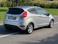 Usata Ford Fiesta 100 CV (73 kW) 2014 Grigio Utilitaria