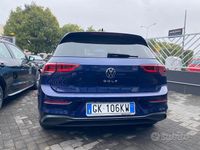 Usata VW Golf VIII Life 110 CV (80 kW) 2022 Blu Berlina
