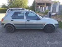 Usata Ford Fiesta Ambiente 75 CV (55 kW) 2002 Verde Utilitaria