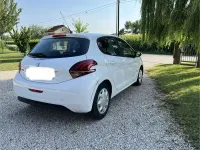Usata Peugeot 208 Active 68 CV (50 kW) 2015 Bianco Utilitaria