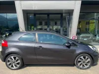 Usata Kia Rio 90 CV (66 kW) 2012 Grigio Berlina