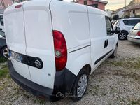 Usata Opel Combo 120 CV (88 kW) 2013 Monovolume