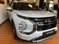 Nuova Mitsubishi Outlander P-HEV 305 CV (224 kW) 2026 Argento SUV