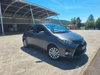 Usata Toyota Yaris Lounge 69 CV (50 kW) 2015 Grigio Utilitaria
