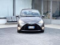 Usata Toyota Yaris Hybrid 73 CV (53 kW) 2017 Marrone Berlina