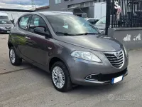 Usata Lancia Ypsilon Gold 85 CV (62 kW) 2013 Grigio scuro Utilitaria