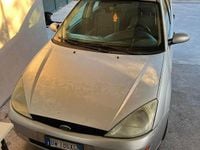 Begagnad Ford Focus 90 HK (66 kW) 2001 Grå Kombi