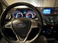 Usata Ford Fiesta 75 CV (55 kW) 2017 Grigio Berlina